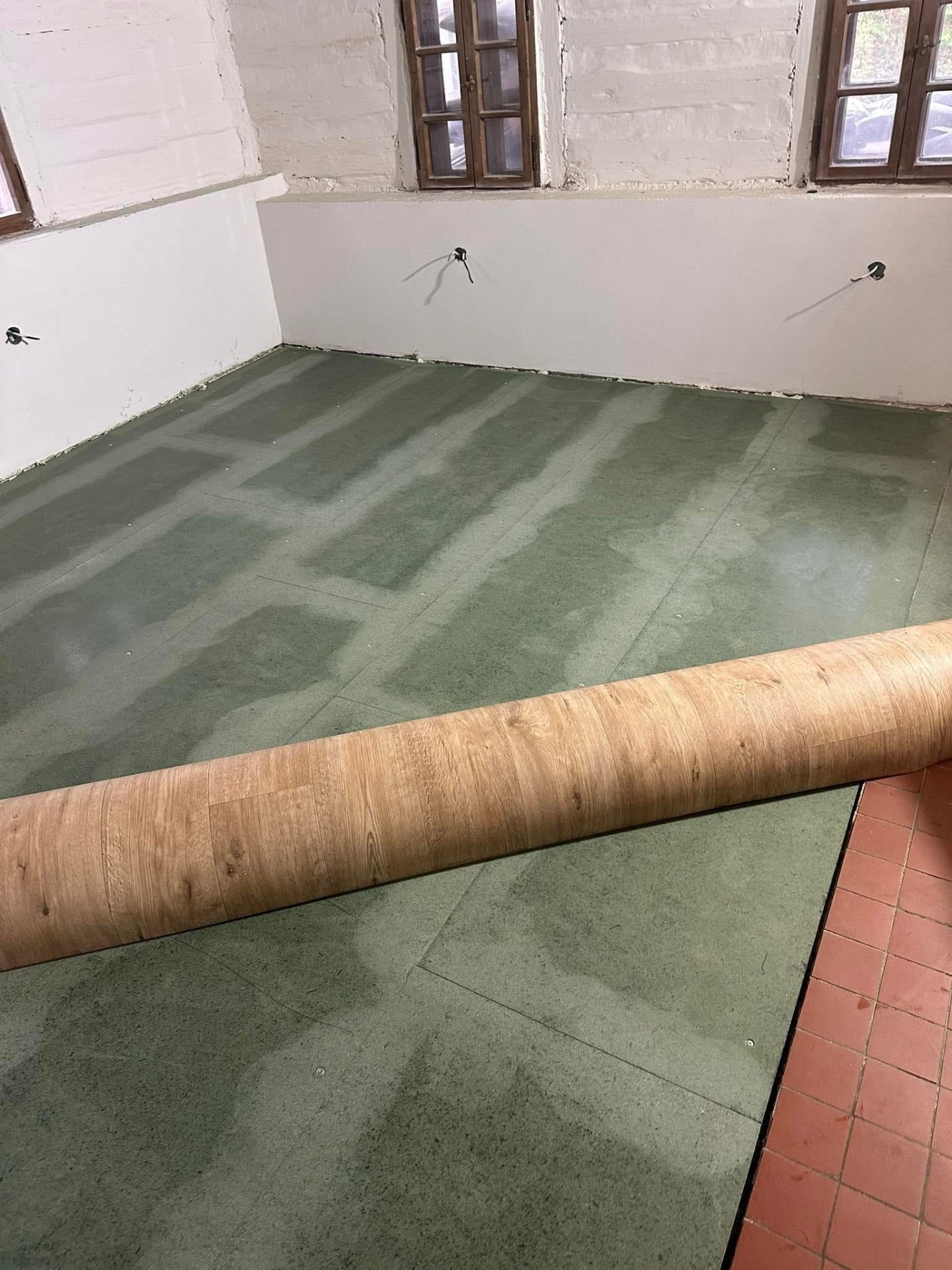 Vinyl lepený — realizace Podlahy Fikker Hořice